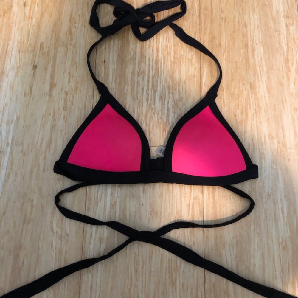 NWOT- Victorias Secret pink cross front bikini top